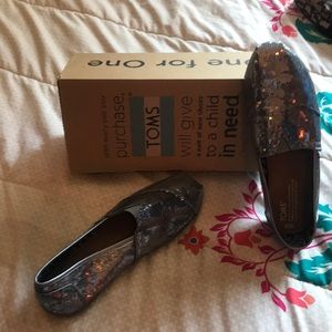 Feeling Sparkly? Tom’s Slip-ons❤️